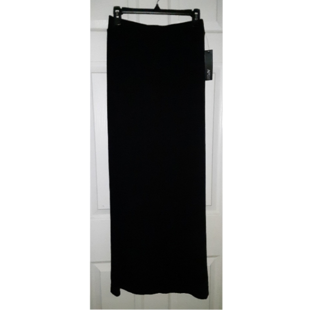 Kohl's Apt.9 Black Maxi Skirt with Leg Slit
